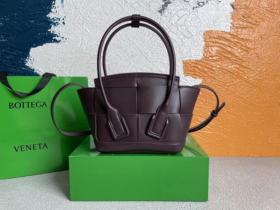 보테가베네타 Arco 인트레치아토 스몰 버건디 토트백